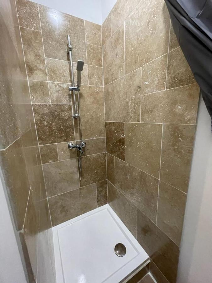 Appartement Studette Avec Le Charme De L'Ancien à Avignon Extérieur photo